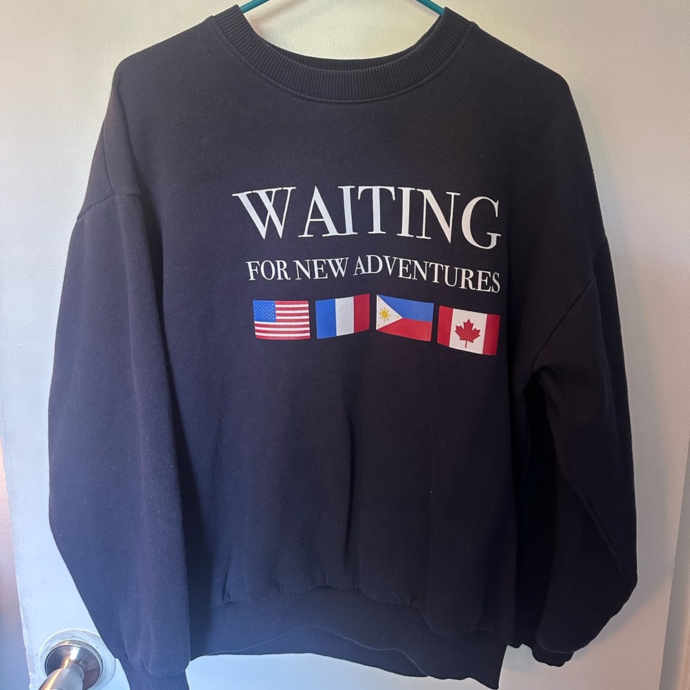 Pull&Bear Black Crewneck Sweatshirt with Multicolor Flag Graphics